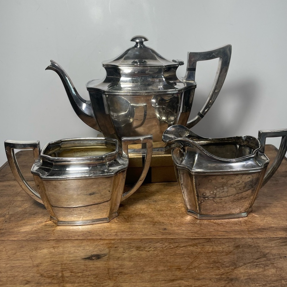 Wilcox Silver Teapot cream & sugar cube dish